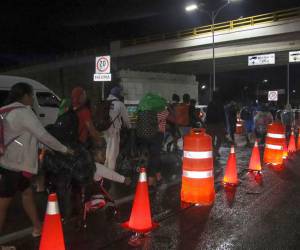 José Zelaya, originario de San Pedro Sula, salió de Honduras junto a siete familiares y ahora avanza con la caravana “Fe y Esperanza”, que reúne a más de 600 migrantes.