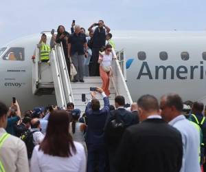 El aeropuerto venezolano también fue decorado para la ocasión con globos.