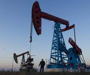 El petróleo de Texas cae 5,5 % en la media jornada tras el acuerdo de Estados Unidos e Irán.