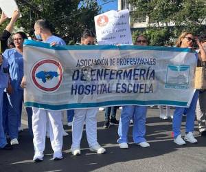 Los y las enfermeras profesionales indicaron que son al menos 96 compañeros que fueron despedidos y que no han sido reintegrados.