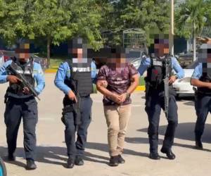 Equipos de la Policía Nacional capturaron al supuesto responsable del asesinato del catedrático de la UNAH en Comayagua y lo pusieron a disposición de las autoridades competentes.