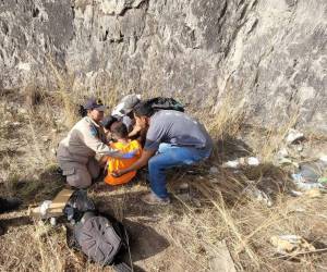 Aunque las dos personas que viajaban en el vehículo sobrevivieron, sufrieron lesiones de gravedad.