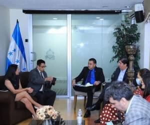 Así fue la reunión entre el parlamentario y los representantes de la Sociedad Latinoamericana de Anestesiología.