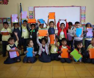 La campaña Maratón del Saber 2026 reafirmó su compromiso con la niñez al entregar cuadernos a estudiantes que comienzan a escribir sus sueños.