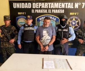 Los equipos policiales y militares capturaron a David Antonio Laínez Vásquez, alias El Viejo, en un allanamiento de morada ejecutado en el barrio La Reforma de Danlí, El Paraíso.
