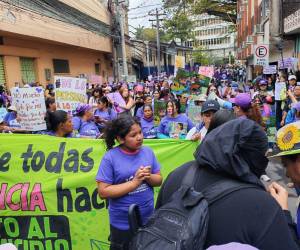 Decenas de mujeres marcharon en el centro de la capital hondureña.