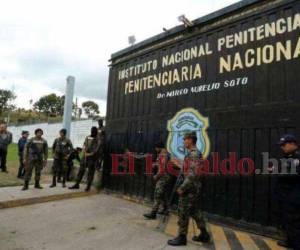El cadáver de José Luis Vásquez al ser ingresado a la morgue.