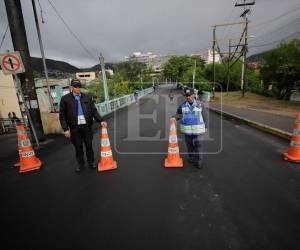 La Policía Nacional y Fuerzas Armadas de Honduras tiene bloqueadas varias calles que conectan al centro histórico de Tegucigalpa, específicamente en los alrededores del Congreso Nacional, debido a actividades relacionadas con el proceso legislativo que se desarrollarán los días 21 y 23 de enero de 2026.