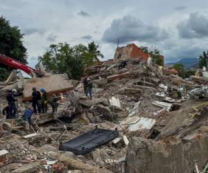 El número de viviendas averiadas asciende a 176.890 y otras 33.374 fueron destruidas, mientras que 553 edificios colapsaron.