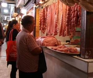 La carne de res se encuentra a 94 lempiras, mientras que en mercados como el San Isidro de Comayagüela hay precios de hasta 1,00 lempiras la libra de carne de res.