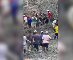 Los demás compañeros trabajan para tratar de encontrar a los demás.