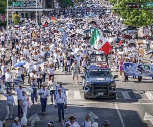 Al menos diez personas fueron asesinadas en el estado mexicano de Sinaloa (noroeste) en la víspera de la 'marcha por la paz' realizada este domingo 13 de septiembre, al cumplirse dos años del recrudecimiento de la violencia en la región por la guerra interna entre facciones del Cartel de Sinaloa, que ha dejado más de 3,000 muertos.