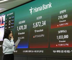 Las bolsas de Asia se disparan tras el alto el fuego entre EE. UU. e Irán.