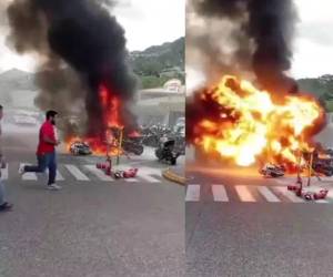 Incendio en parqueo de centro comercial deja cuatro guardias con quemaduras y siete motocicletas afectadas.