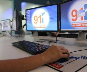 Personal del 911 labora de manera ininterrumpida para atender las emergencias que surgen en el país.