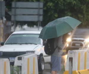 Condiciones secas y cálidas predominarán este domingo; se esperan lluvias aisladas en cinco regiones del país.
