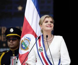 Fernández, de 39 años de edad y del derechista Partido Pueblo Soberano, fue juramentada por la presidenta de la Asamblea Legislativa.