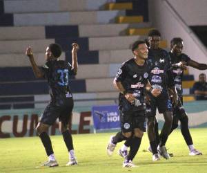 Imágenes de desarrollo del partido.