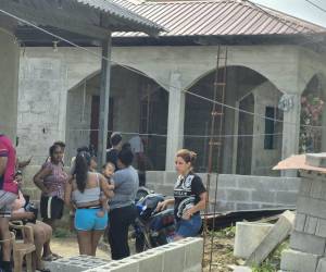 Uno de los cuerpos estaba en un pasillo y otro en una habitación; se indaga el móvil del doble crimen que sacude a Atlántida.