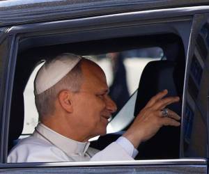 En pocas horas, la Iglesia Católica ha pasado de tener un papa joven y deportista a un pontífice al que han operado de un tumor cancerígeno y extirpado el lóbulo inferior del pulmón derecho, un episodio que irrumpe en su todavía corto pontificado y cuyo impacto todavía es una incógnita.