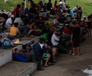 Los nacionalistas acusaron a los de Libre de no denunciar la salida de los migrantes para no “darse con la piedra en los dientes”.