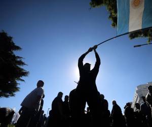 Argebtinos protestaron en Buenos Aires contra el Gobierno del ultraliberal Javier Milei, al que le advirtieron que se terminó la paciencia, en una manifestación que convocó a miles de personas este viernes del Día Internacional de los Trabajadores.
