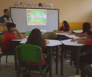 Durante la primera capacitación los estudiantes aprendieron sobre la correcta separación de residuos y el valor de las tres R: Reducir, reutilizar y reciclar.