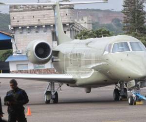 La venta del avión presidencial de Honduras entró este viernes 10 de julio en su etapa decisiva y una de las principales dudas gira en torno a cómo será el proceso para las empresas interesadas en adquirir la aeronave utilizada durante años para traslados oficiales del Estado hondureño. Le contamos los detalles, a continuación: