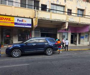 El atacante entró al edificio donde operaba el bufete legal y, al ver a su víctima, le disparó en reiteradas ocasiones y posteriormente huyó del lugar.