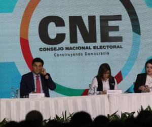 La jornada de votación se realizó de forma pacífica en una muestra del civismo y patriotismo de los hondureños a lo largo de todo el domingo, presentándose pocos impasses.