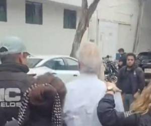 El documento no especificó el motivo del arresto, aunque indicó que fue puesto a disposición del Ministerio Público Común.
