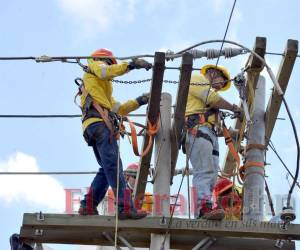 Los mantenimientos programados son constantes en las líneas de transmisión de energía con interrupciones prolongadas del servicio.