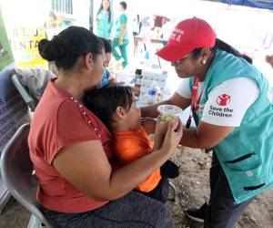 Personas de todas las edades participaron en la jornada de Servicios Integrales gatuitos Save The Children en colonia La Era de Tegucigalpa.