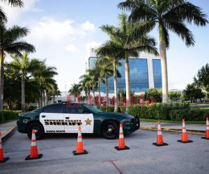Un fuerte dispositivo policial resguarda el hotel de Argentina en Miami.