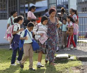 Autoridades evacuaron preventivamente edificios, hospitales y escuelas en Ciudad de Panamá, Darién y Guna Yala.