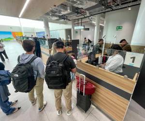 Los hondureños que van a salir del país con destino a Guatemala, México, Estados Unidos y Canadá, deben presentar de forma obligatoria el comprobante de vacunación extendido por las autoridades sanitarias.