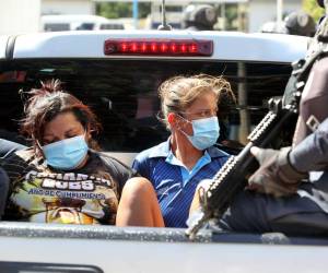 Cuatro personas señaladas como presuntos miembros de la estructura criminal conocida como “Los Pollos” fueron capturadas durante allanamientos realizados en la ciudad de Choluteca, al sur de Honduras, en el marco de la investigación por el atentado contra la vida de una abogada ocurrido a finales de diciembre de 2025.
