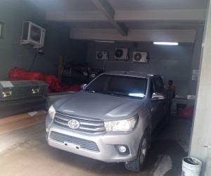 El cuerpo de Joel David Lira Cabrera al ser ingresado a la morgue de Medicina Forense en Tegucigalpa para practicarle la autopsia y luego entregado a los familiares.