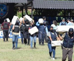 1,240 kilogramos de supuesto clorhidrato de cocaína fueron hallados dentro de una cisterna en El Progreso, Yoro. Aquí los detalles.
