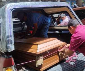 Su familia llegó a retirar el cuerpo del fallecido.