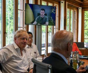 El mandatario ucraniano reclamó más equipos militares, de “forma que Ucrania pueda contener el avance de Rusia y repeler a los rusos más allá de las líneas de febrero”.