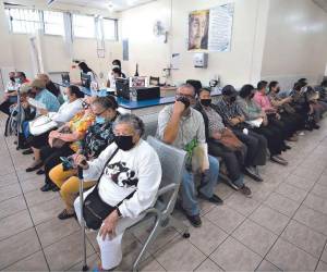 Miles de pensionados en Honduras denuncian que este beneficio es muy poco para cubrir sus gastos.