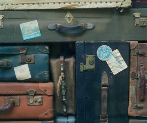 La policía neozelandesa ha dicho que los cuerpos pudieron haber pasado años almacenados, lo que complica la investigación.