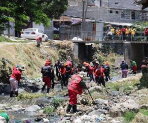 La comuna capitalina explicó que diariamnete realiza operativos de limpieza en diferentes sectores de la capital.