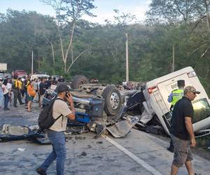 Primeras imágenes del aparatoso accidente en La Ceibita, Quimistán, que dejó múltiples heridos en la recta final de Semana Santa.