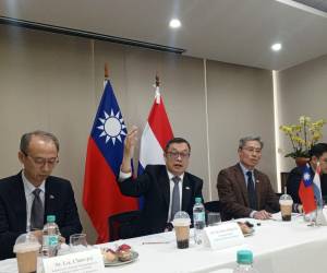 El viceministro político del Ministerio de Relaciones Exteriores de Taiwán, Ming-Chi Chen, explica sobre el restablecimiento de las relaciones diplomáticas con Honduras y los proyectos a desarrollar.