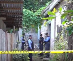 Elementos de la DPI arribaron a la colonia Villa Nueva para iniciar las pesquisas del crimen en contra de un hombre, cuya identidad aún se desconoce.