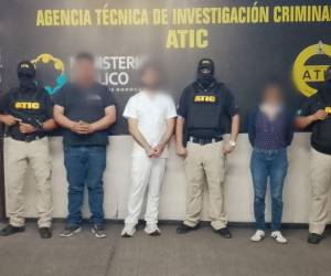 A los dos individuos son señalados como presuntos cómplices en el delito se les dictó medidas distintas a la detención judicial tras mediante un acuerdo de conciliación.