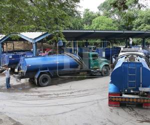 La crisis por falta de agua en el Distrito Central ha convertido este bien público y humano en un verdadero negocio, que muchas veces provoca que resulte inalcanzable para las familias más pobres, que son las que al final pagan más por el vital líquido.
