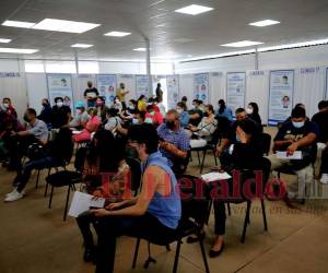 Centros de triaje habilitados en el Distrito Central están abarrotados de personas con problemas respiratorios buscando atención.